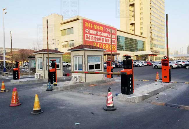 吉林省長春市會展中心兩進三出停車場系統(tǒng)案例 - 中出網(wǎng)-智能出入口門戶