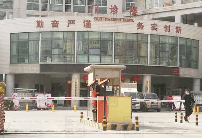陜西省西安市第八醫(yī)院車(chē)牌識(shí)別系統(tǒng)案例 - 中出網(wǎng)-智能出入口與停車(chē)充電門(mén)戶(hù)