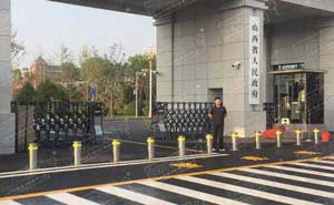 山西省人民政府升降柱案例 - 中出網(wǎng)-智能出入口門戶