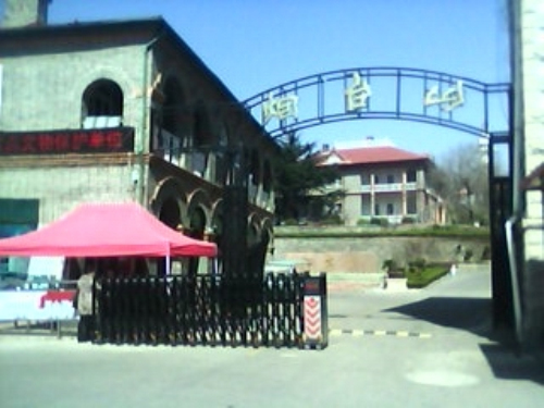 煙臺山公園伸縮門案例 - 中出網(wǎng)-智能出入口門戶