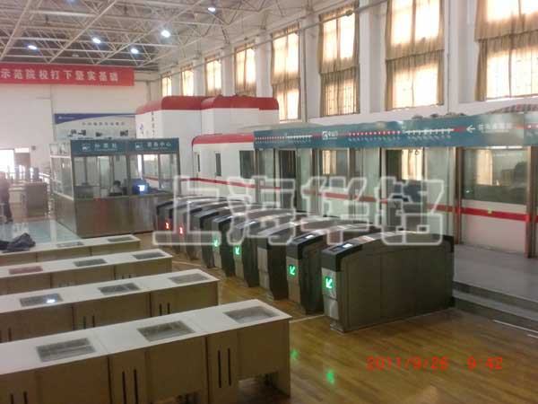 西安鐵路職業(yè)技術(shù)學(xué)院實(shí)訓(xùn)室通道閘案例 - 中出網(wǎng)-智能出入口門戶