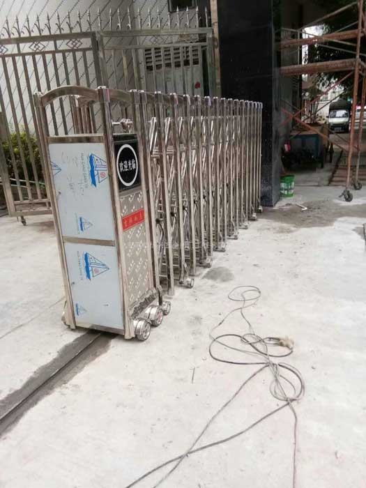 東莞市溫塘皂三工業(yè)區(qū)電動(dòng)伸縮門案例 - 中出網(wǎng)-智能出入口門戶