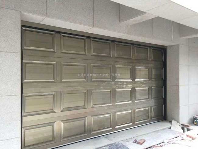 莞城中心翻板電動(dòng)車庫門案例 - 中出網(wǎng)-智能出入口門戶