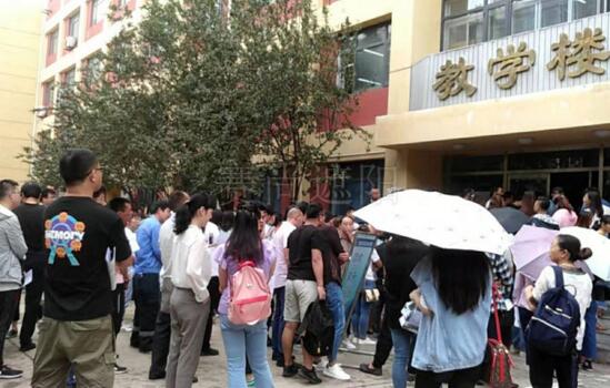 賽尚遮陽(yáng)相關(guān)負(fù)責(zé)人參加建筑施工安全生產(chǎn)考試