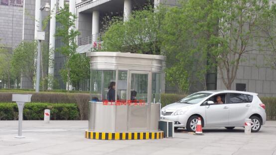 天津空港經(jīng)濟(jì)區(qū)管委會(huì)不銹鋼收費(fèi)亭案例 - 中出網(wǎng)-智能出入口門(mén)戶