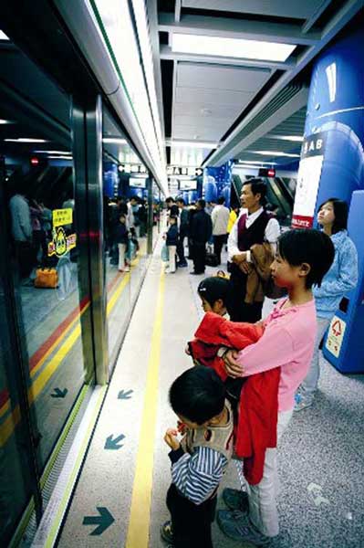 廣州地鐵屏蔽門(mén)案例 - 中出網(wǎng)-智能出入口門(mén)戶(hù)