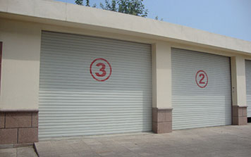 車(chē)庫(kù)門(mén)