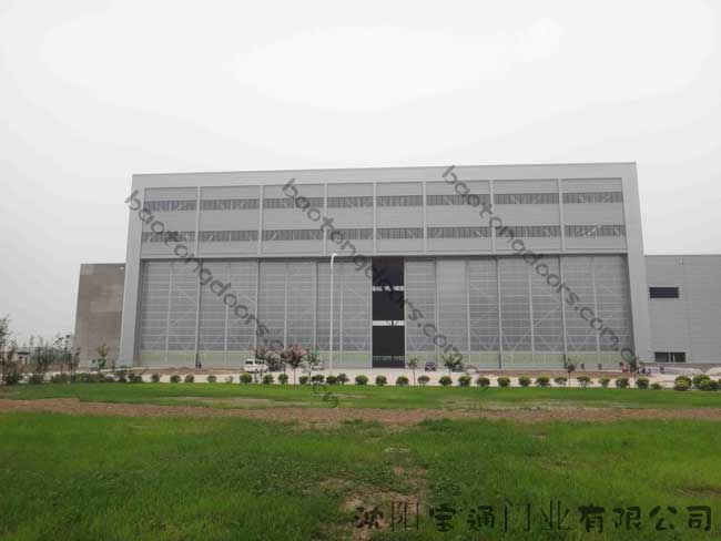 推拉式機(jī)庫門