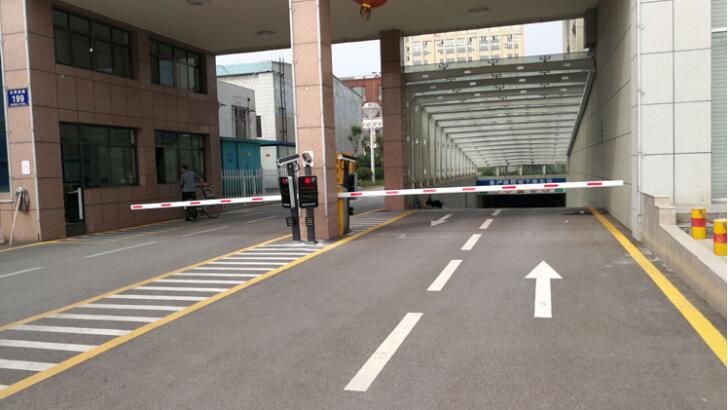 智能車牌識(shí)別停車場(chǎng)管理系統(tǒng)