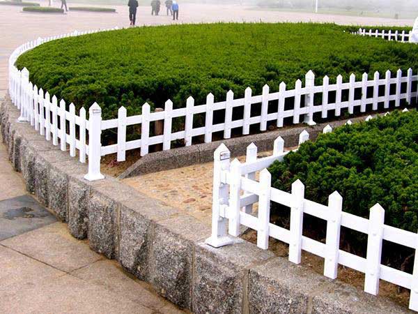 PVC草坪護欄