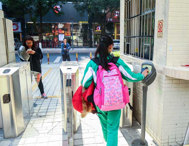 廣州冼村小學(xué)啟用德生校園訪客機(jī)案例 - 中出網(wǎng)-智能出入口與停車充電門戶