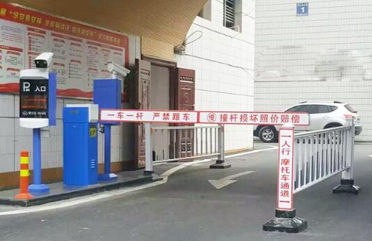 武漢西岸故事車牌識(shí)別系統(tǒng)案例 - 中出網(wǎng)-智能出入口門戶