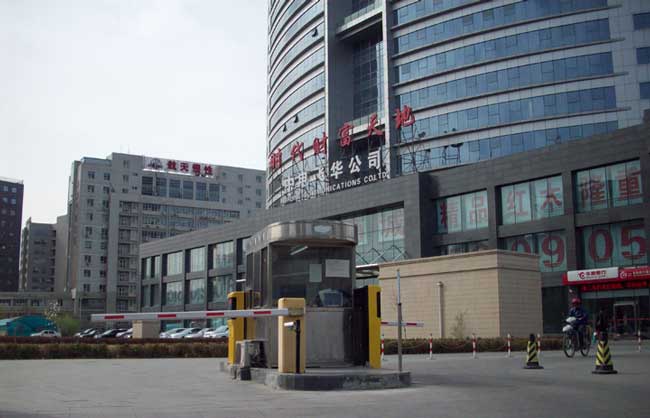 北京市時(shí)代財(cái)富天地道閘案例 - 中出網(wǎng)-智能出入口門戶