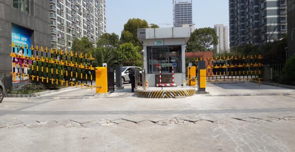 江蘇省南京市辰龍綠苑停車場(chǎng)系統(tǒng)案例 - 中出網(wǎng)-智能出入口門戶