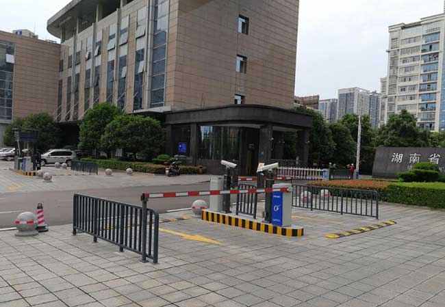 湖南省地稅局停車場系統(tǒng)案例 - 中出網(wǎng)-智能出入口門戶