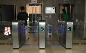 深圳展滔科技大廈通道閘案例 - 中出網(wǎng)-智能出入口門戶