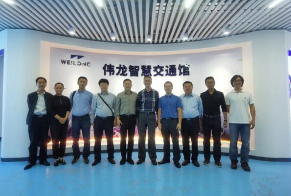 上海寶山區(qū)區(qū)委常委、副區(qū)長蘇平一行 蒞臨偉龍科技參觀指導(dǎo)