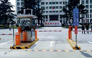 南通科技職業(yè)學(xué)院車牌識(shí)別系統(tǒng)案例 - 中出網(wǎng)-智能出入口門戶