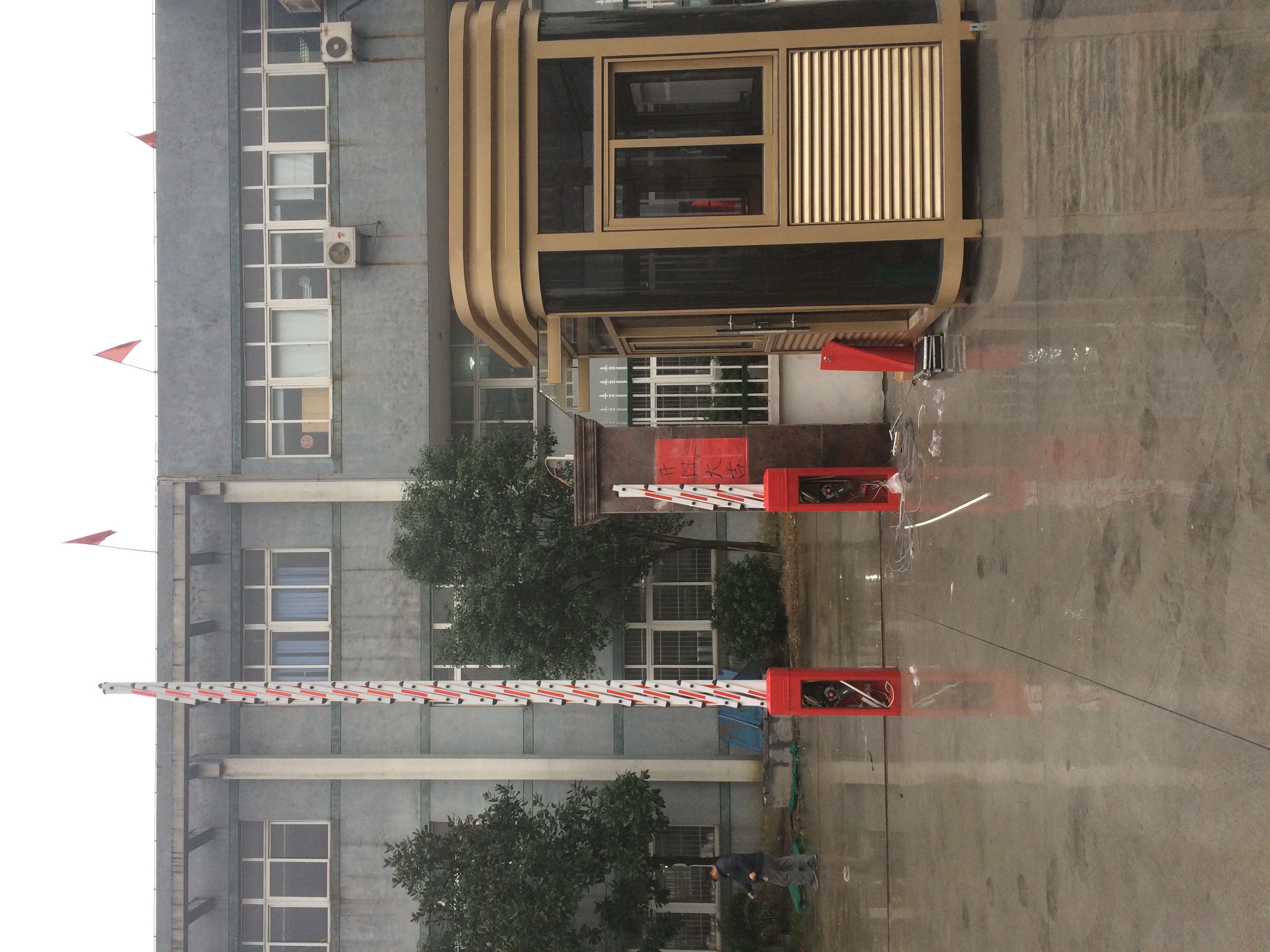 伸縮門，道閘，崗?fù)? />
                    </div>
                    <div   id=
