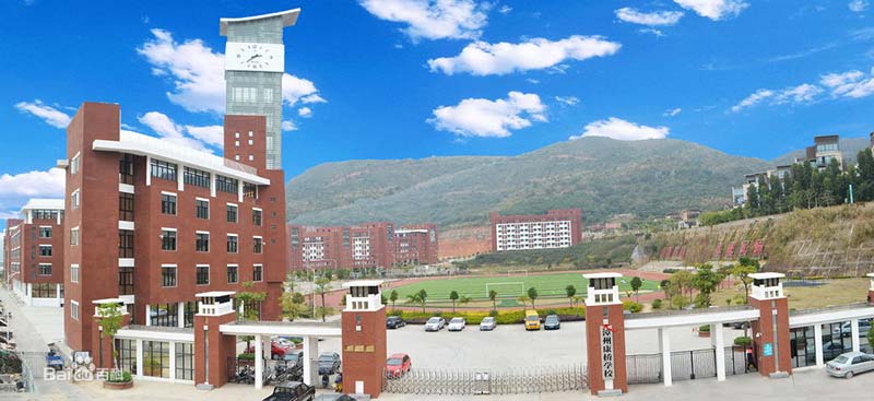 漳州出安伸縮門(mén)為漳州康橋?qū)W校大門(mén)提供伸縮門(mén)設(shè)備